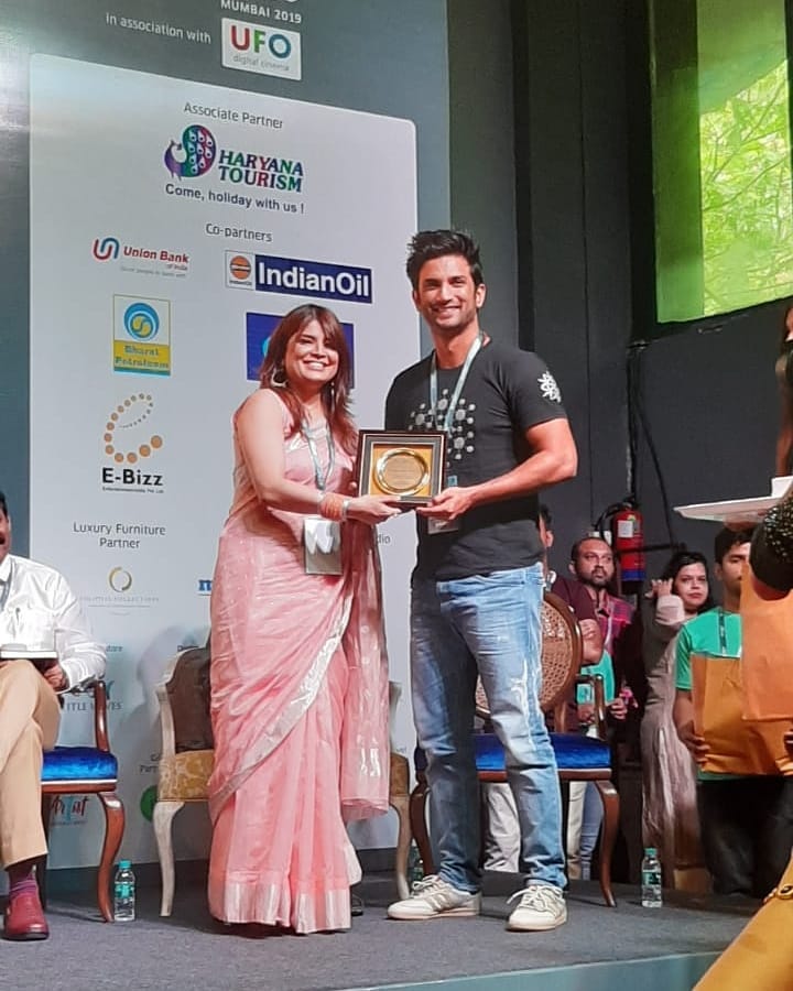 nonayousef7's tweet photo. Thatโs so sweet ๐๐น
My handsome hero @itsSSR Yesterday at the ''Rumaaniyat'' 's launch event ๐๐!! .
You my love are just a true and real inspiration to youth and all the ages ๐๐ช๐
#SushantSinghRajput
#LitOFest
So proud of you Sushant ๐๐๐น๐ช
ุชุฑุฌู
ุฉ ุงูุชุบุฑูุฏุฉ https://t.co/6K2GWo08Yq