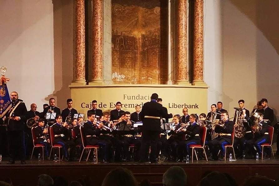 amvirgendlavega's tweet photo. Agradecemos a la Agrupación Musical Virgen del Puerto de Plasencia y a los compañeros que han estado hoy con nosotros, su colaboración en la procesión con el Stmo Xto de Las Batallas. Es un lujo contar con personas tan dispuestas a pesar de la distancia para hacer todo posible. https://t.co/XdZxz8PSPI