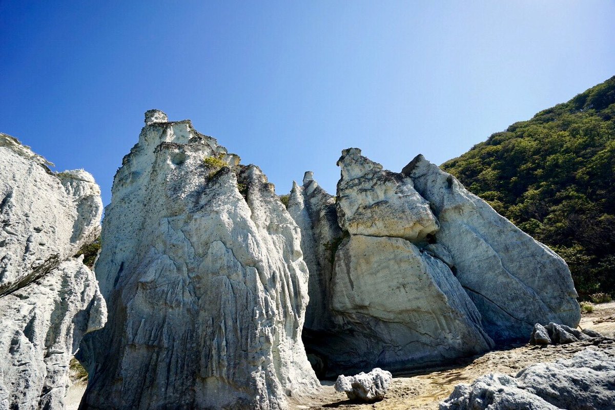 HIDAMARI_PHOTOS's tweet photo. 溢れてしまった写真での新刊告知

下北半島の仏ヶ浦

海水での侵蝕により出来た巨石群である。
近くにはボートを使った海側からの観光も出来るようになっており、下北半島を巡る際、時間が有りましたら是非立ち寄ってみて下さい。

#C96
#写真サークル
#仏ヶ浦 https://t.co/WzetDYNVr1