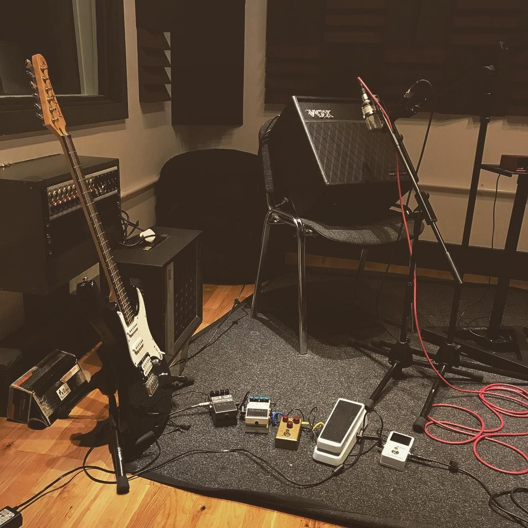 SSRldn's tweet photo. @LD_DE_ALMA recording guitars in our Ghost studio a few months ago, all our studios are available to rent by the hour, check the link in our bio for more info https://t.co/kuW66PJEhg