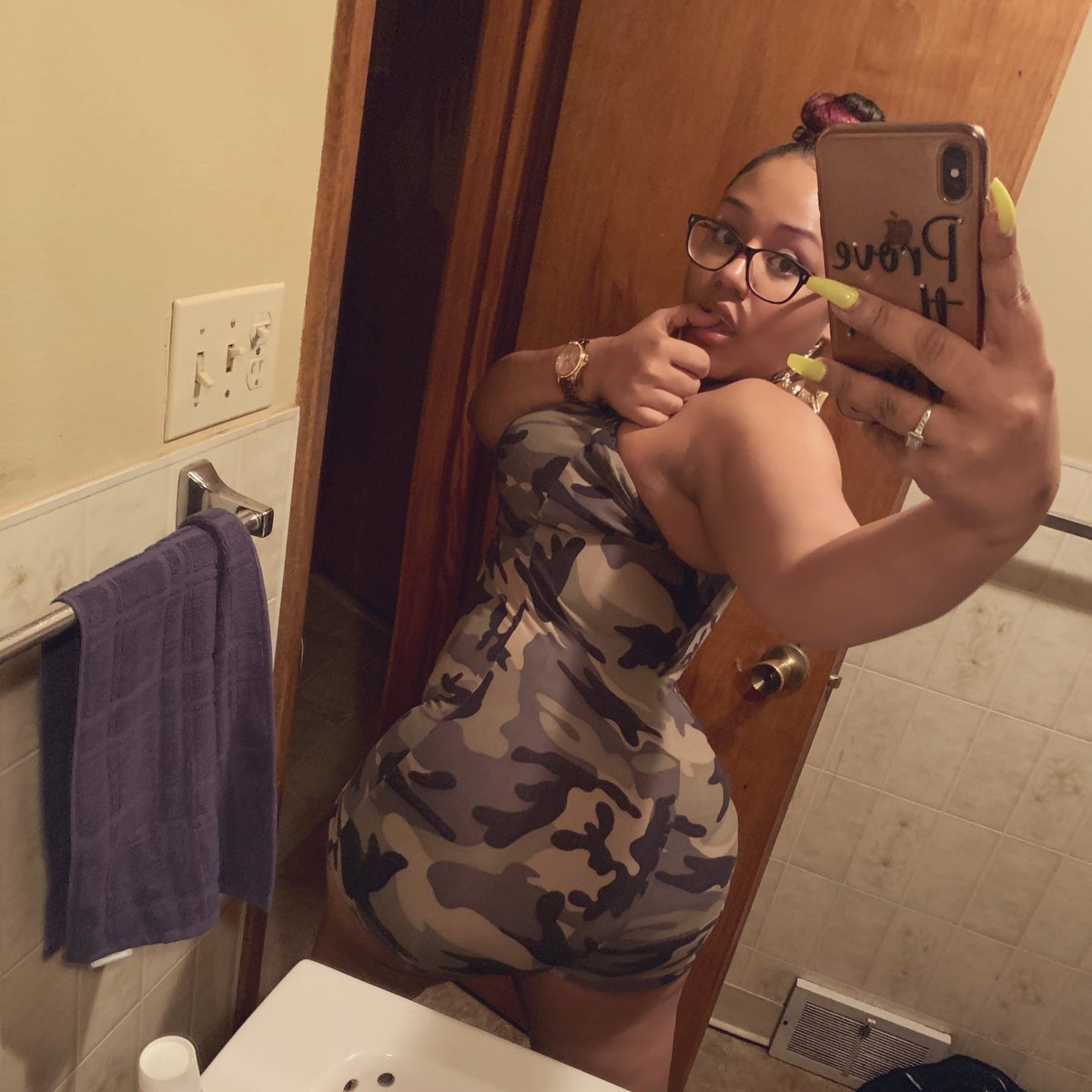 CinnaBunnzXXX's tweet photo. @dominicanraq 5’4 / 190 pounds of booty 🤪🍑🤣😘😘 https://t.co/Dy7MYmibrH