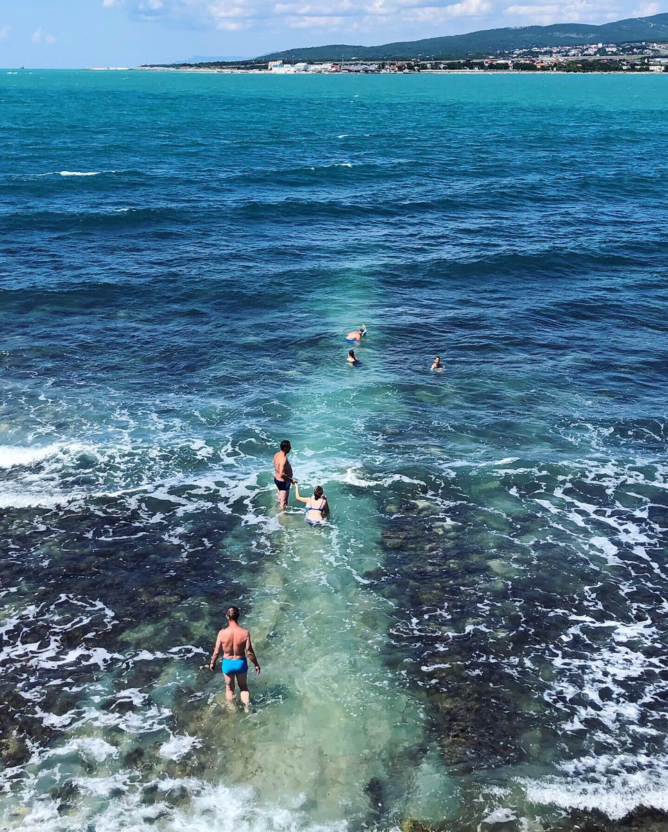 This sea is just adorable  🌊 💙 https://t.co/eywPOud3Jr