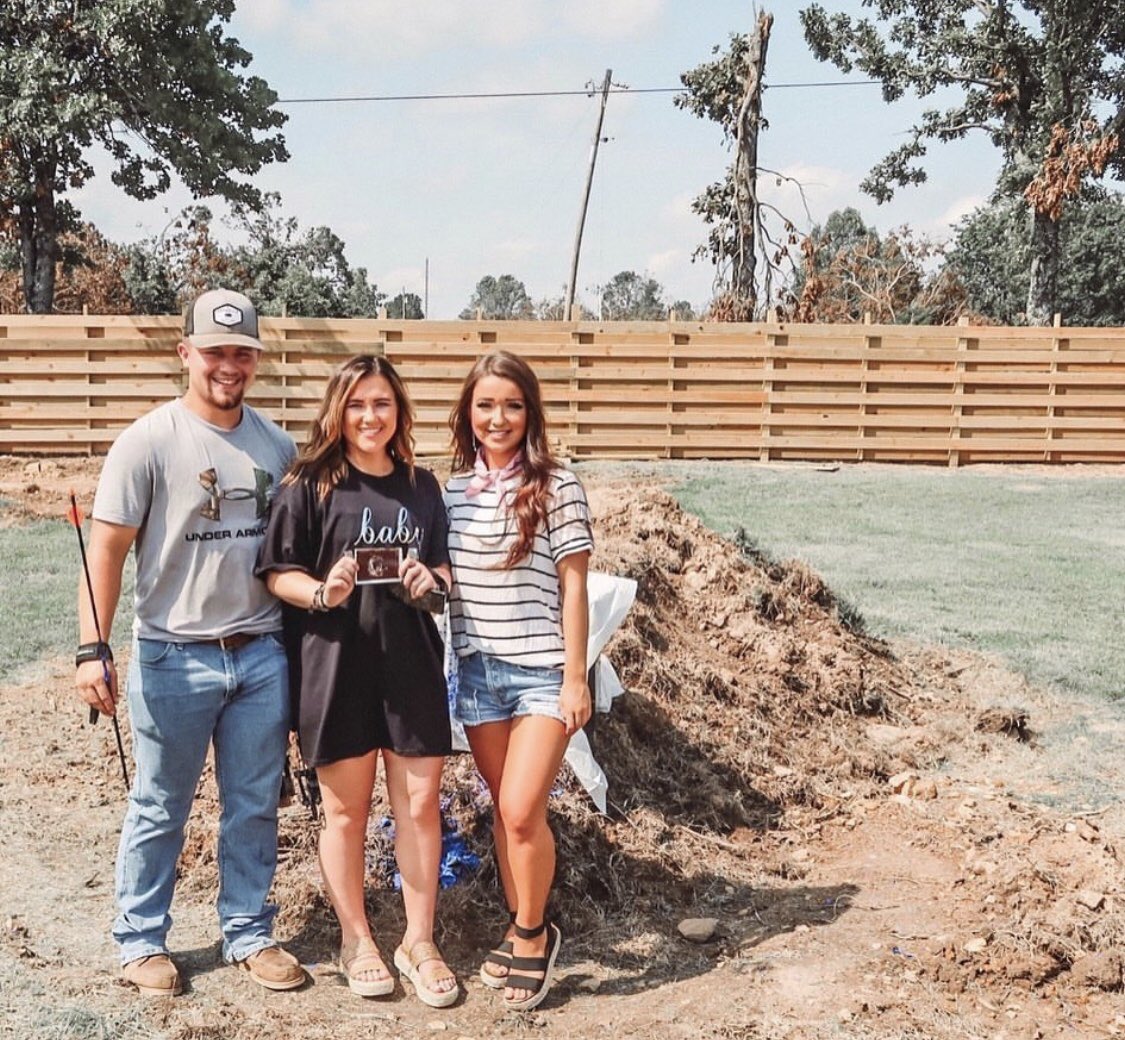tayleedawn's tweet photo. Baby Sloan is a boy and we have the BEST of friends that love him as much as we do 💙 https://t.co/n3MD7ofzjH