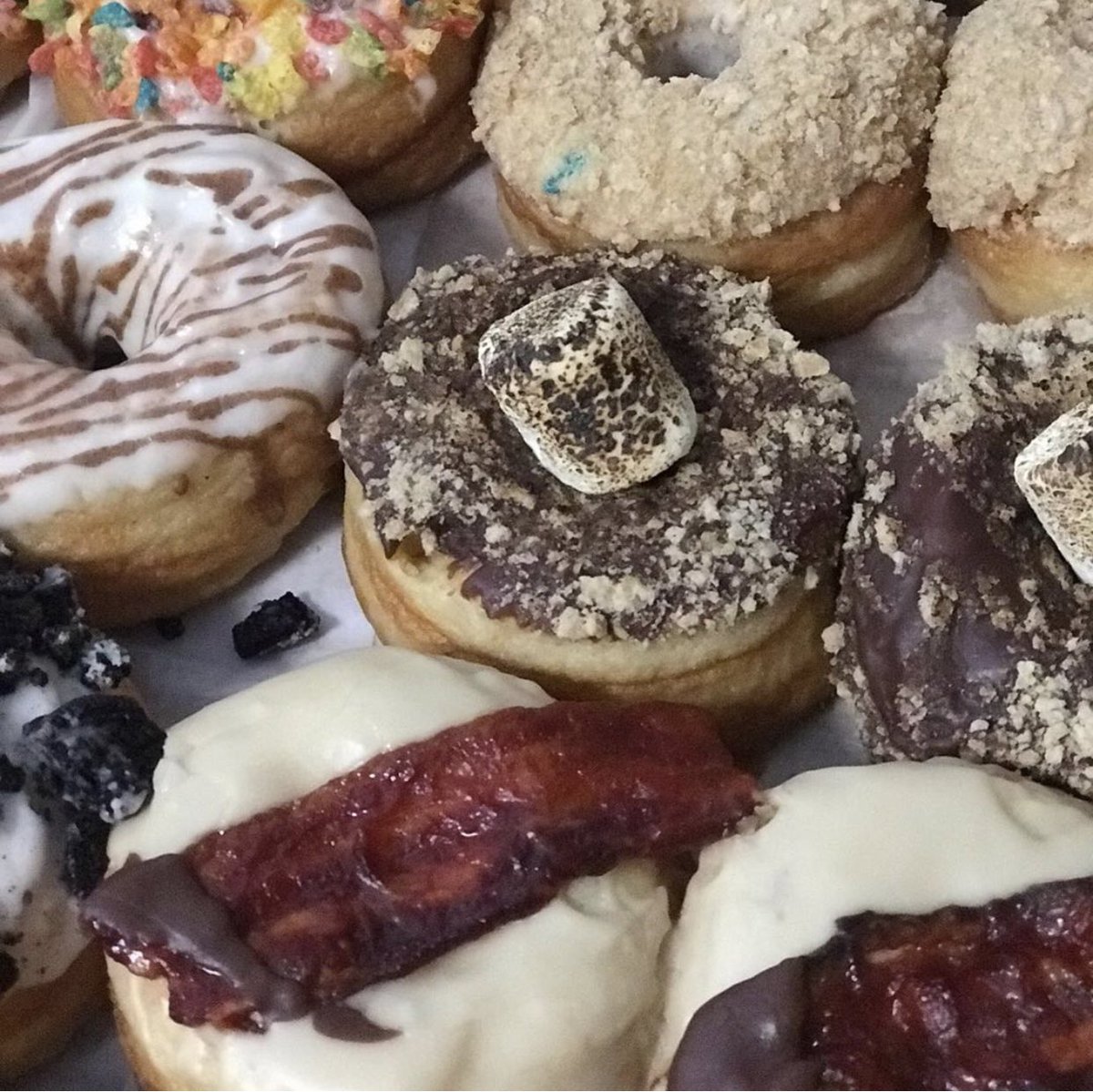 Hey y’all! We close at noon today! Also, last day of the “week” for breakfast sandwiches, so y’all better hurry!

📸: LeeAnn T. 

#doughboydonuts #donuts #doughnuts #donutfoodtruck #foodtruck #campbowie #onthebricks #donutporn #foodporn #foodie #fortworthtx #fortworth #🍩