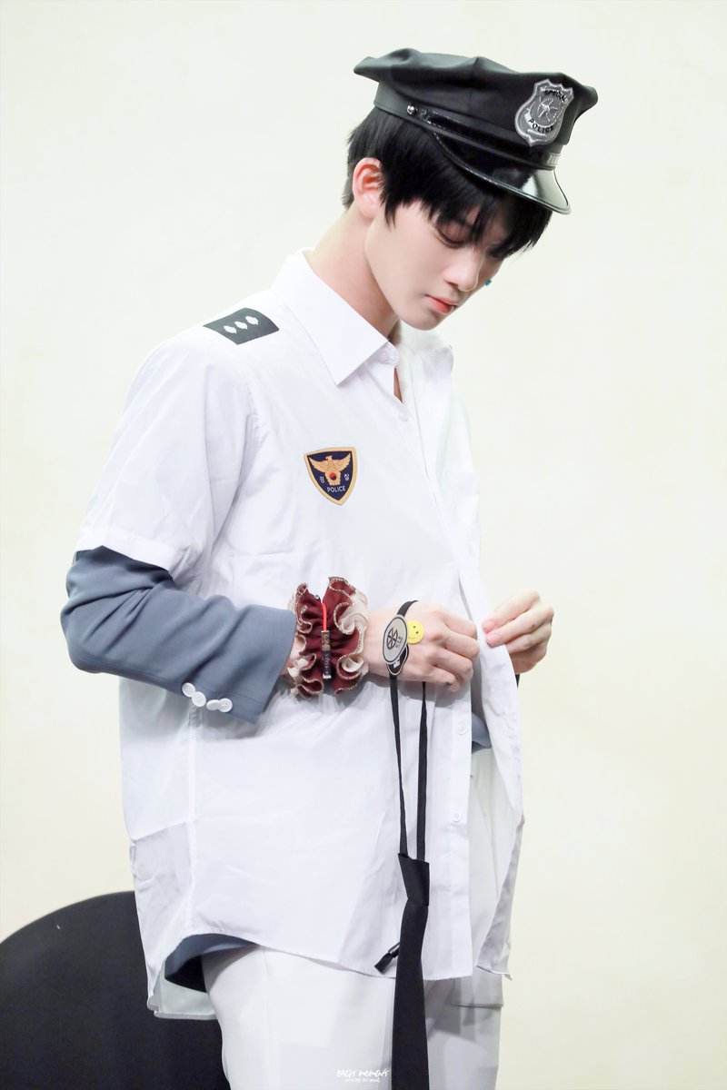 BAEst_Moment's tweet photo. 190810 스탠포드 팬사인회
🚨🚨🚨잡아가줘🚨🚨🚨

#배진영 #裵珍映 #BAEJINYOUNG #CIX #배진영의_순간 https://t.co/wgPCw8z0jf