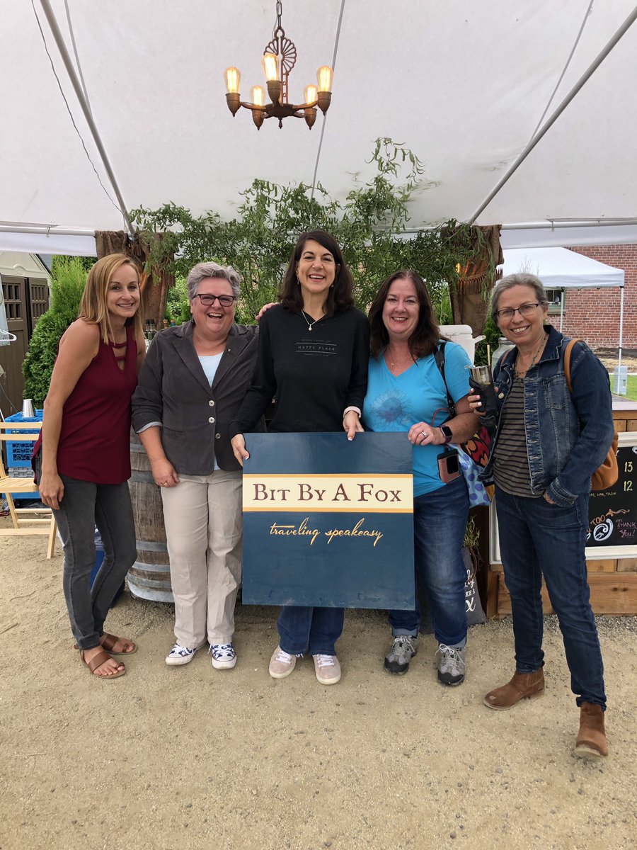 dallaswinechick's tweet photo. I want pop up, side of the road Speak Easy establishments in Dallas. This one #bitbyafox is in Carlton, Oregon and is run by my friends Lynette and Amy. We went at 5 pm yesterday in the rain and it was so cool. The drinks, to die for .... https://t.co/Rw56W2Di94