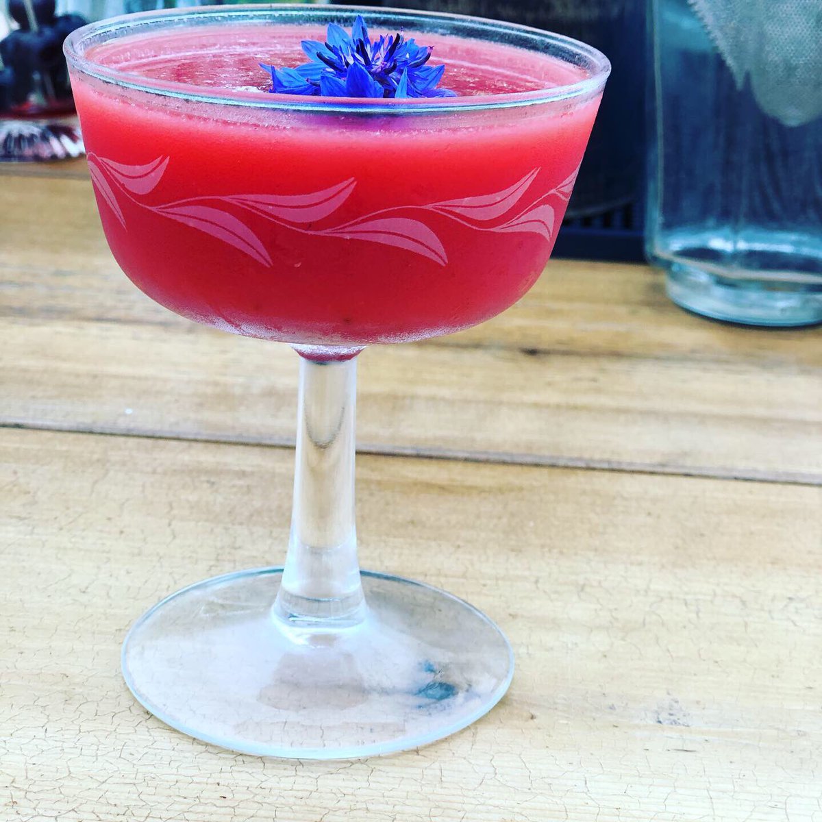 dallaswinechick's tweet photo. I want pop up, side of the road Speak Easy establishments in Dallas. This one #bitbyafox is in Carlton, Oregon and is run by my friends Lynette and Amy. We went at 5 pm yesterday in the rain and it was so cool. The drinks, to die for .... https://t.co/Rw56W2Di94