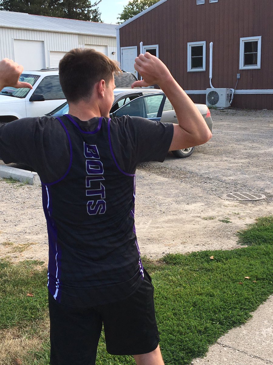 BOLTS_XC's tweet photo. New unis!! #LookGoodRunGood https://t.co/uBqbXPvPTc