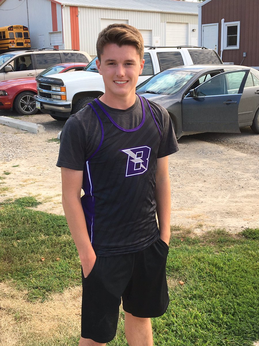 BOLTS_XC's tweet photo. New unis!! #LookGoodRunGood https://t.co/uBqbXPvPTc