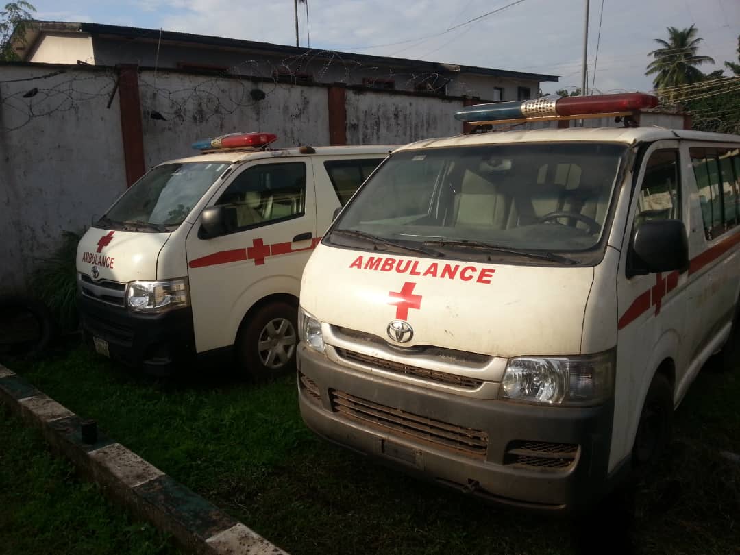 TrackaNG's tweet image. When we demand accountability on #ConstituencyProjects from Hon Pally Iriase, he failed to account for it.
Here are the ambulances in his compound we requested for. Public funds must work for the people. @seunonigbinde @luminategroup @OSIWA1  @EdoStateGovt @GovernorObaseki