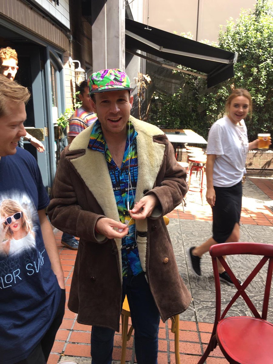 London Swans AFL tweet media