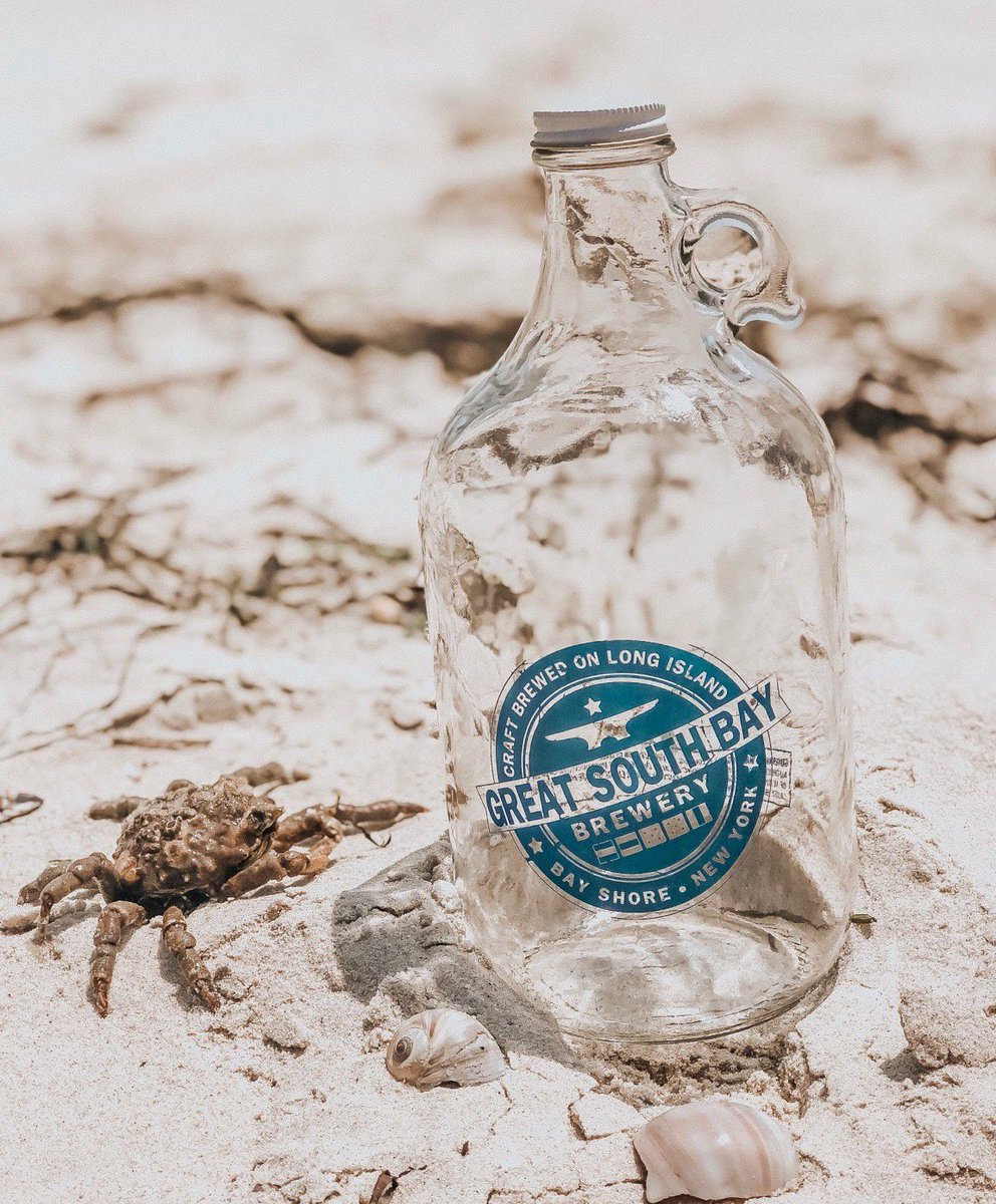 greatsouthbay's tweet photo. This poor growler was marooned on a desert island with no beer inside of it. Have a heart and give it a fill, come down to GSB for one today!
#GreatSouthBay #LongIsland #Bayshore #NewYork #brewery #askforgsb #GreatSouthbayBrewery #beach #summertime #summer #CraftBeer #Instabeer https://t.co/UgroHxArio