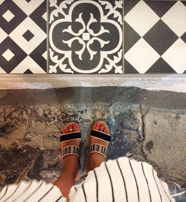 xromajewelry's tweet photo. #selfeet in black and white ◽️◾️#selfeetime #selfeetoftheday #blackandwhite #whatisee #theviewfromhere #islandlife #greece #tiles #ihavethisthingwithtiles #summertoes #livecolorfully https://t.co/FhEOKbAMAY
