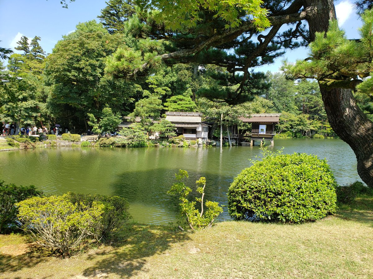 totakeke_09_16's tweet photo. 金沢の兼六園、息子が2006年石川県珠洲市で行われたボーイスカウト第14回日本ジャンボリー大会で帰りに立ち寄ったと言ってました。珠洲市は石川県の北端、車で家族で見学に行きました。とても遠かったです。自然いっぱいのステキな所でした。 #石川県 #兼六園 #14NJ https://t.co/0795BwyU1r