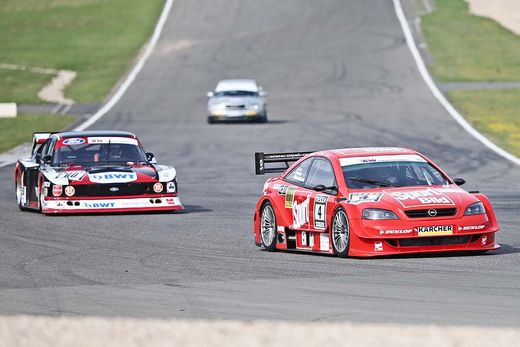 AvD_de's tweet photo. Das Rennen der Tourenwagen Classics läuft auf Hochtouren!
#AvD #avdogp #avdoldtimergrandprix #cars #carsoninstagram #grünehölle #motorsport #nordschleife #nuerburg #nuerburgring #ogp #oldtimer #tourenwagenclassics
© AvD https://t.co/YQlNEugWgm