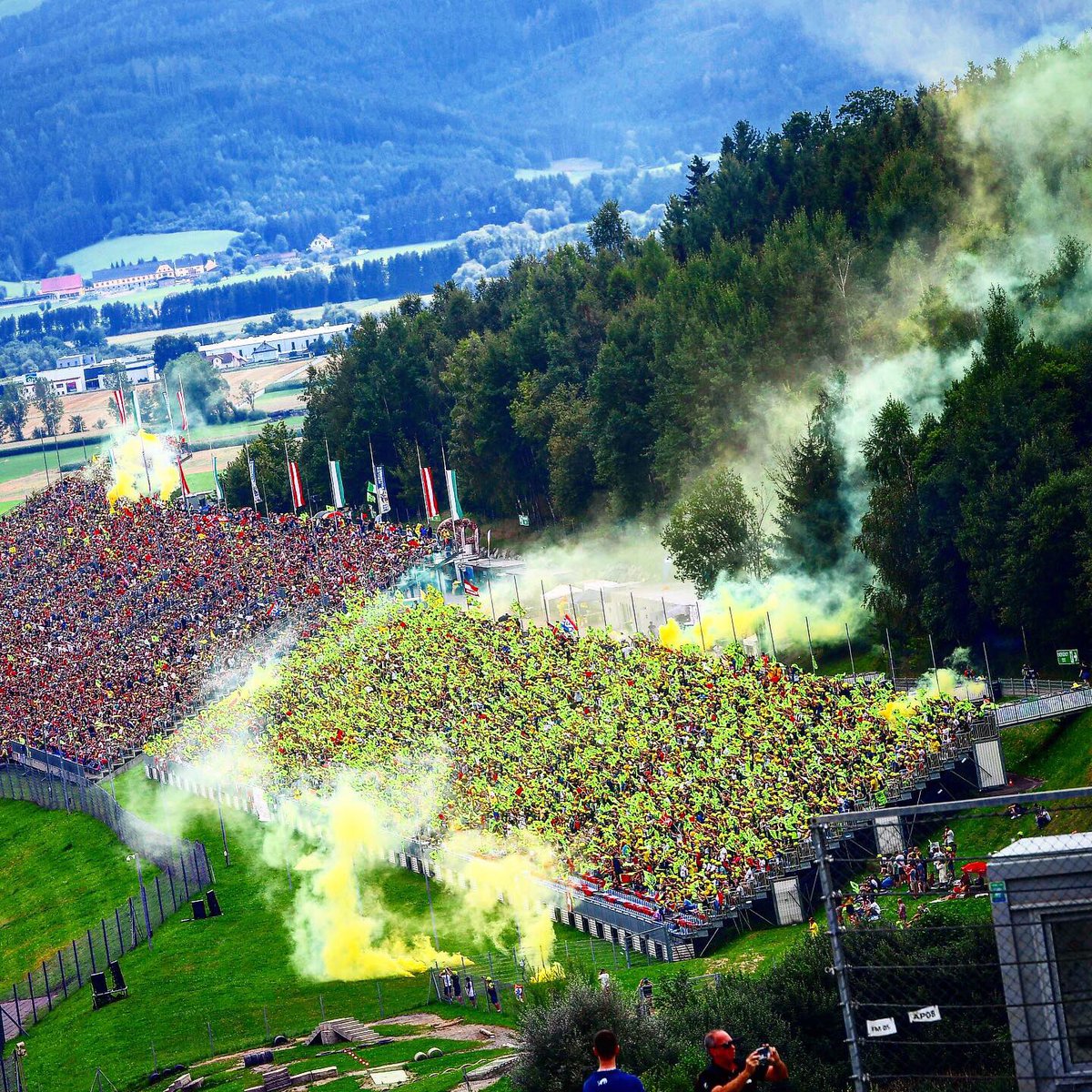 fanclubVR46's tweet photo. Gara 🏁 P4 💪🏻👏🏻 dai dai @ValeYellow46 siamo tutti con te 💛
#POPOLOGIALLO https://t.co/mrJaCCFNGO