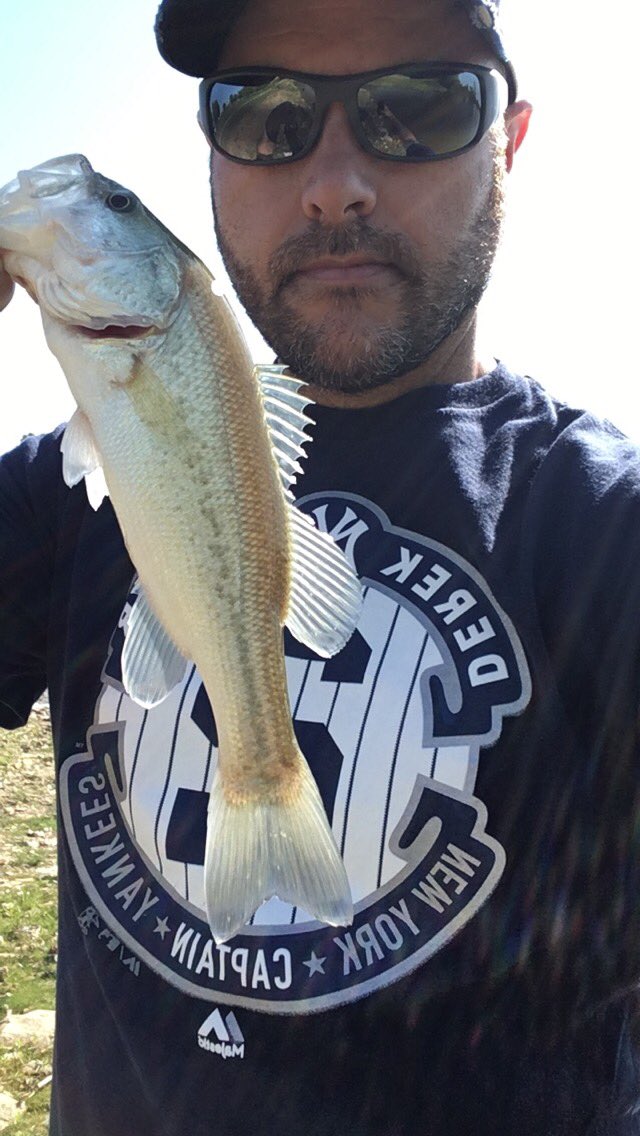 AndyWadeKY's tweet photo. Sunday morning bass fishing. @RebelLures #CatchFishAnywhere https://t.co/MOW1boABve
