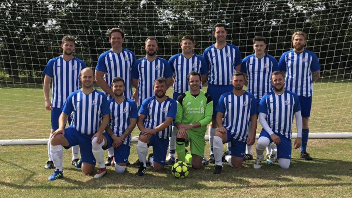 RecRomfordFC's tweet photo. Looking very boaty in our new strip!   @LightLofts #sundayfootball #HalaTivo #newkit #backtoourorigins 🇪🇸 https://t.co/UelmJFJlhm
