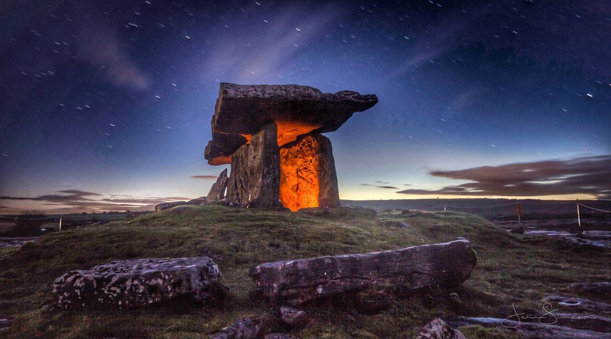 After a day at the cliffs was time to head to the Poulnabrone Dolmen, but with a few tourist about we decided to stay on till the sun went down. Full story on my insta instagram.com/p/B0lSd9mi6_L/…

@pictureireland  @tourismireland @oldeire <a href="/wildatlanticway/">Wild Atlantic Way</a>
<a href="/LPBrushes/">LightPaintingBrushes</a>