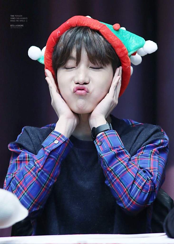 LaJhopeBiased1's tweet photo. Lo más hermoso que verás hoy hoseok tierno 😍❤️ muero con su ternura ❤️🌻 #hoseok #BTSARMY #hoseok_twt #hoseokedit #JHOPE #hoseokedit #BTS https://t.co/FoMkvl6Qch