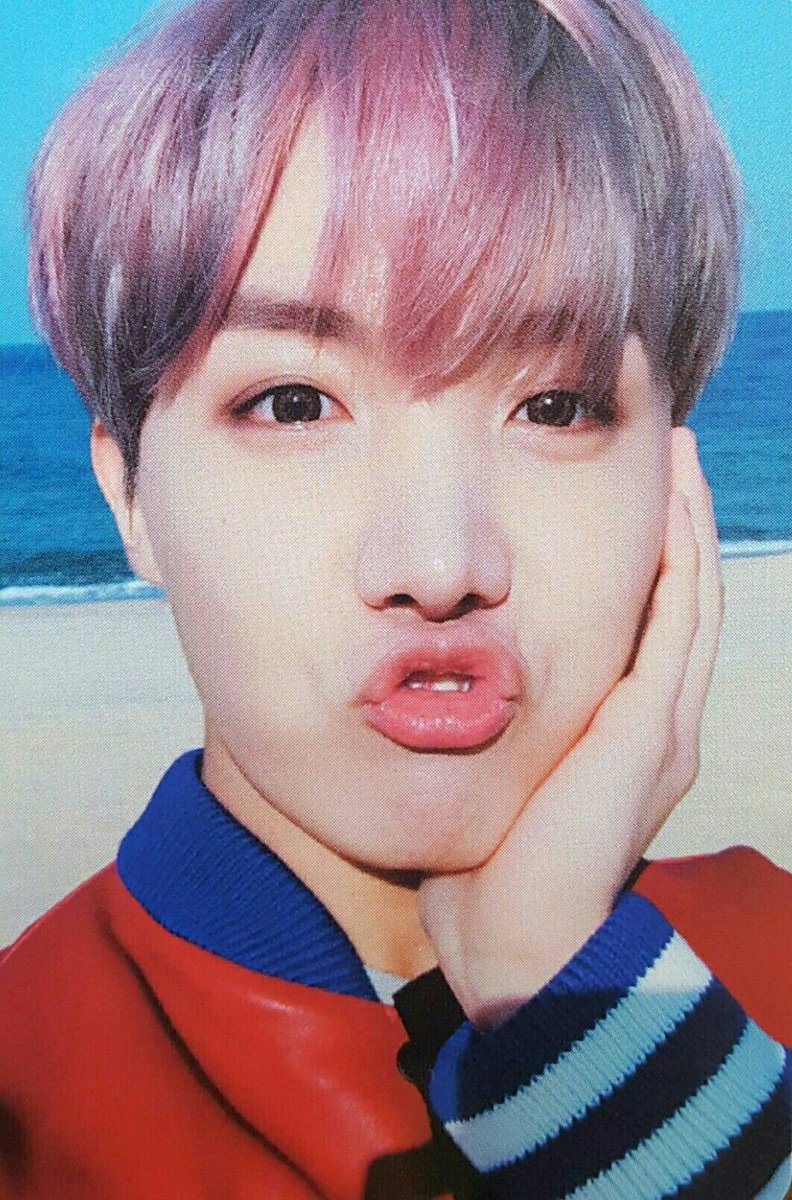 LaJhopeBiased1's tweet photo. Lo más hermoso que verás hoy hoseok tierno 😍❤️ muero con su ternura ❤️🌻 #hoseok #BTSARMY #hoseok_twt #hoseokedit #JHOPE #hoseokedit #BTS https://t.co/FoMkvl6Qch