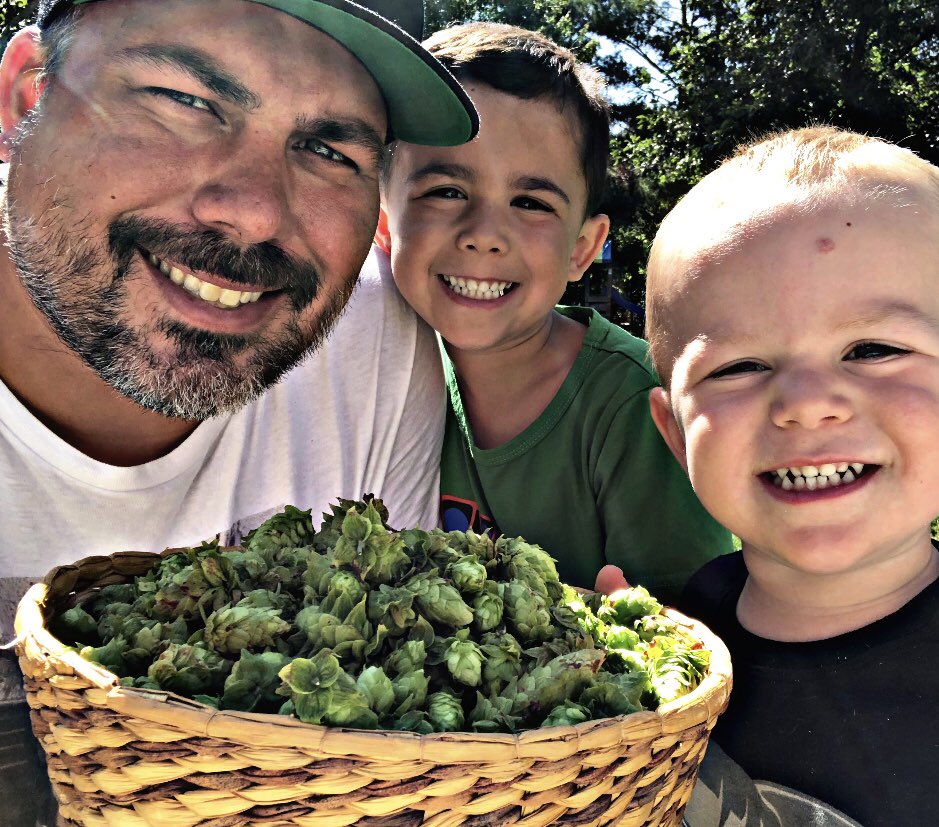 tommyk1029's tweet photo. Crafting our best life at White Pine Hop Farms! #jerseyfresh #hops #humuluslupulus #cascade #homebrew #homebrewing #homegrown #backyardhops #twphops https://t.co/aPKxm6uHJF