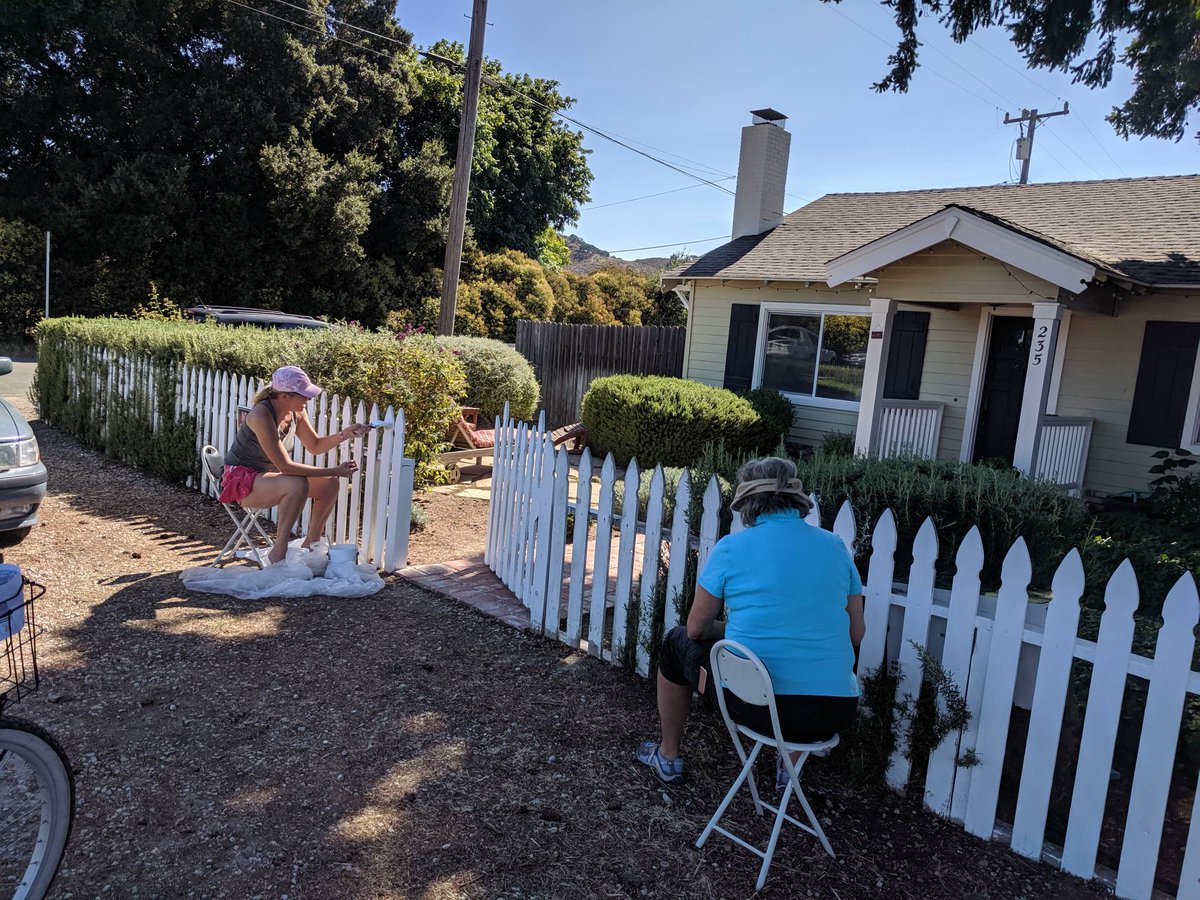 MacGroupRealty's tweet photo. Home maintenance "before" and  "after." Thanks to my mom Claire Readey for helping! We even got to see a wedding where the groomsmen rode by on horses right by us!
#ReadeyforRealEstate 
#MacGroupRE https://t.co/4yZchkGhG3