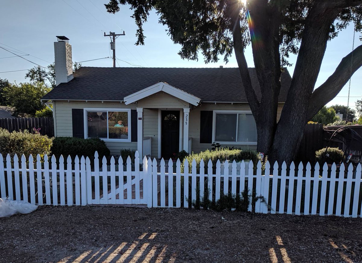MacGroupRealty's tweet photo. Home maintenance "before" and  "after." Thanks to my mom Claire Readey for helping! We even got to see a wedding where the groomsmen rode by on horses right by us!
#ReadeyforRealEstate 
#MacGroupRE https://t.co/4yZchkGhG3