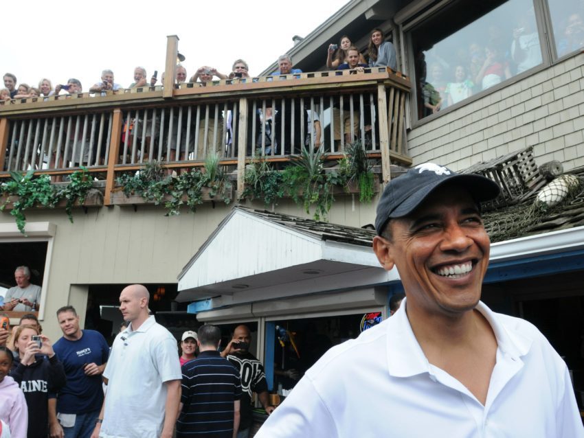 boston_informer's tweet photo. Obama laying low during his annual Martha’s Vineyard visit https://t.co/1ZdBdKe4Ma https://t.co/OWB7AJRQte