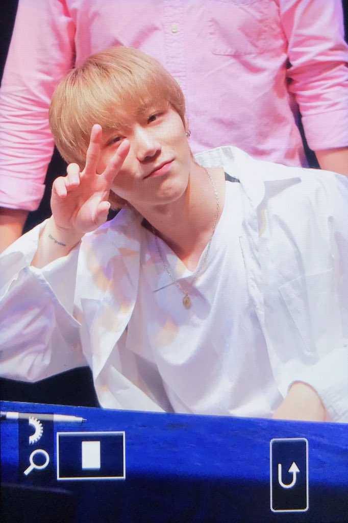 ButterCheese_BC's tweet photo. #1TEAM #원팀 #BC #성호
190811 성암아트홀 팬싸
진성호 덕분에 좋은 시간 보내써🎡
푹 쉬고 기다릴게,,, https://t.co/9Ro4jJFofq
