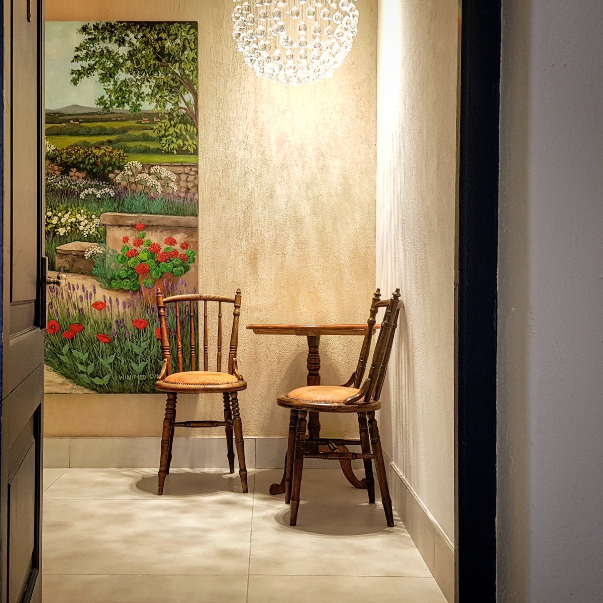 BataviaStb's tweet photo. "It has been, and continues to be, our responsibility to fill the earth with the light and warmth of hospitality." — Conrad Hilton, founder of @HiltonHotels
-
Have you experienced @bataviastb before? Book online &amp; come stay! #lovingStellenbosch #visitStellenbosch #hotel https://t.co/OjnYxuH4p5