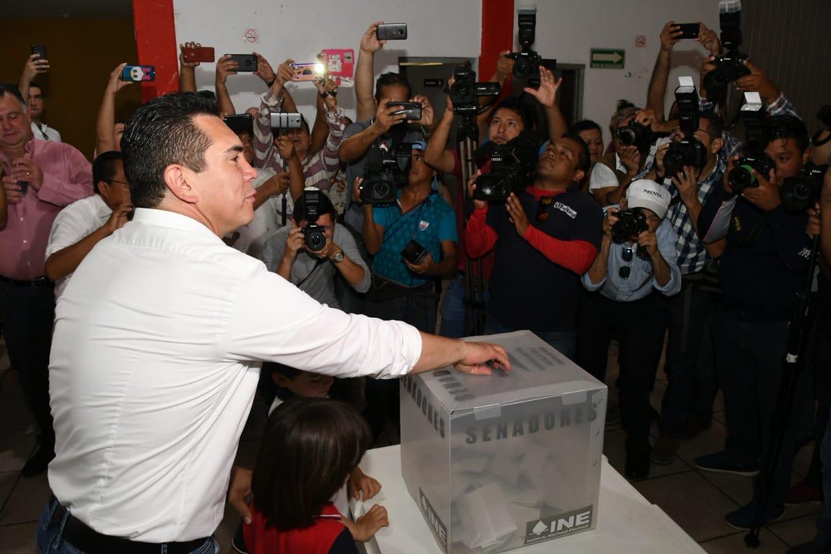 Hoy es un día histórico para nuestro partido. Acompañado de mi familia, acudí a votar 🗳 en mi bello estado de Campeche para la elección de la nueva dirigencia nacional del <a href="/PRI_Nacional/">PRI</a>.