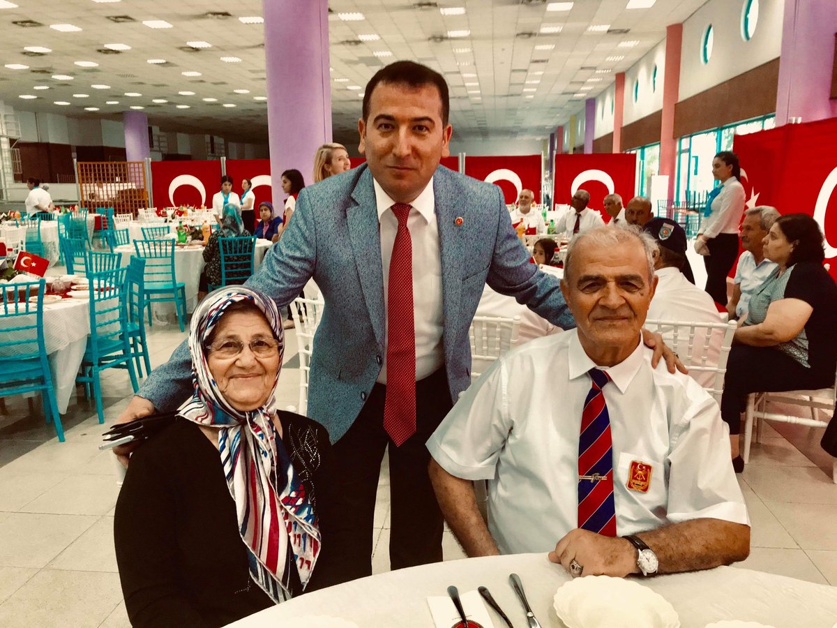 Milas Muharip Gaziler Derneği Başkanı Mehmet Sarban ve Eşi ile Muğla Valiliğimizin düzenlediği  15 Temmuz Demokrasi ve Milli Birlik günü yemeğinden. ⁦<a href="/sehit_gazi/">Birileri Can Verir Yurdu Yaşatmak İçin</a>⁩ ⁦@muglaacsh⁩ ⁦<a href="/MilasHizmet/">Milas Sosyal Hizmet Merkezi Müdürlüğü</a>⁩