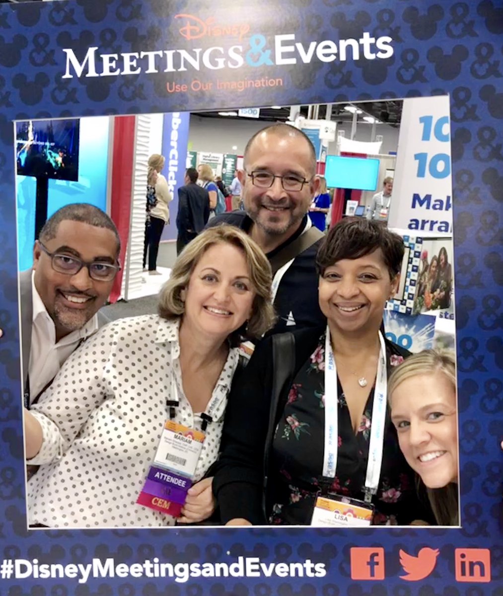 carlajoyhunt's tweet photo. All smiles @ASAEannual with our friends from @DBIAnational 💫 @DisneyMeeting #meetatdisney #DisneyMeetingsandEvents #asae2019 https://t.co/eeSwWtqAGI