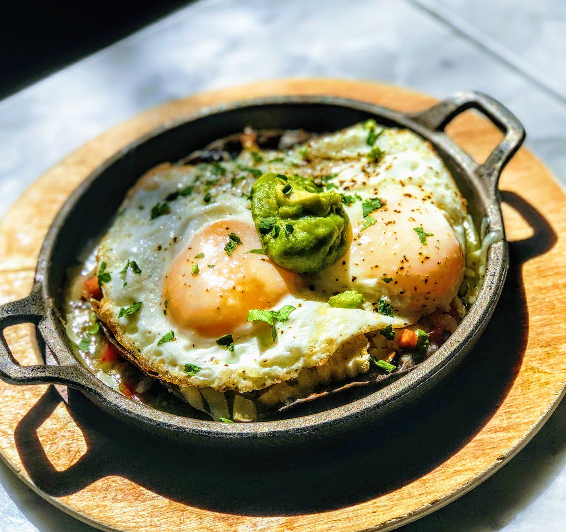 MadSocialChi's tweet photo. Hands up if you're down for HUEVOS! Wash 'em down with bubbles or bloodies - bottomless mimosas/bloody marys, 10am-2pm y'all. 🍳🍾 #MADSocial #BrunchBottomless https://t.co/Uq3dnBWexH