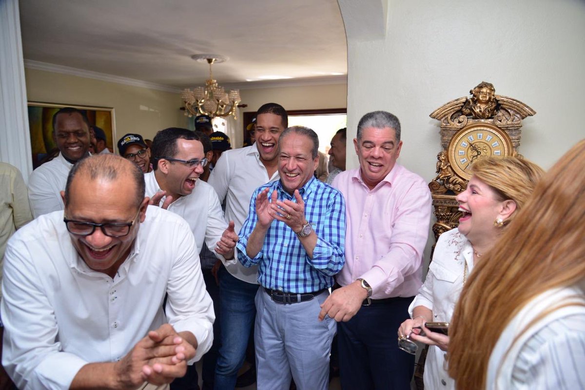 RedesdeReinaldo's tweet photo. Esto es lo que se vive hoy en San Juan! Ponga usted el caption! #ReinaldoenSanJuan @reinaldoparedp @CarlosAmaranteB @andresnavarrog @YomairaMedinaS Ramón de la Rosa @LeninDeLaRosa5 https://t.co/fwai6wEeLf