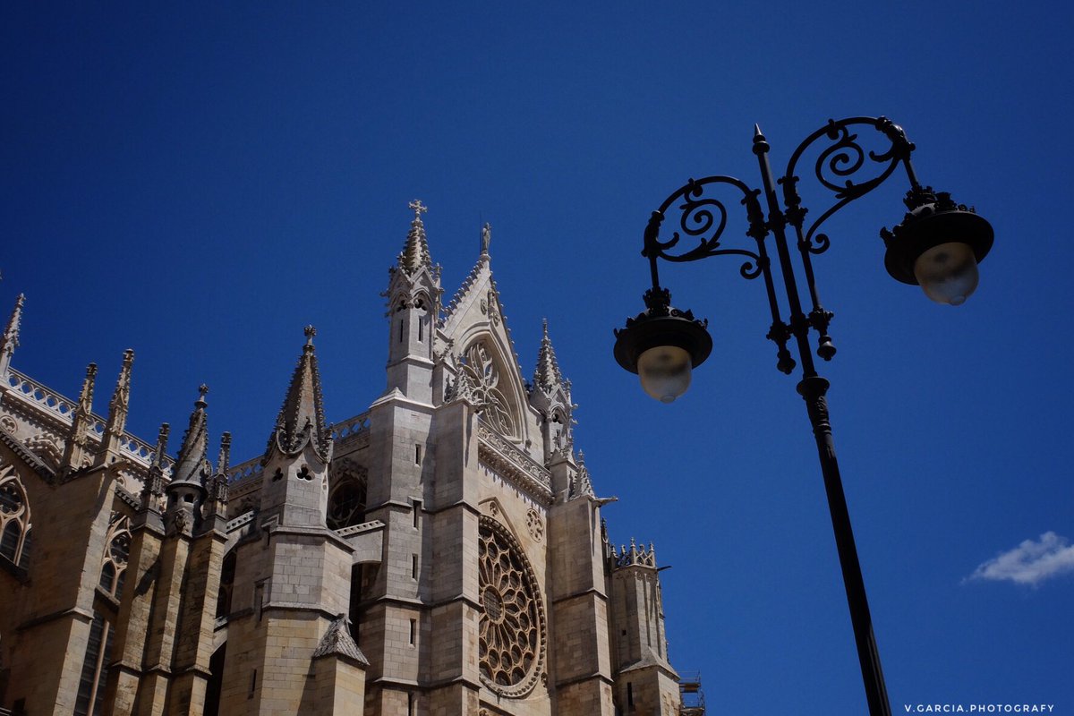 #catedraldeleon <a href="/castillayleon/">Castilla y León</a> <a href="/AEMET_CyL/">AEMET_CastillayLeon</a> <a href="/CastillaYLeonTB/">CyL Travel Bloggers</a> <a href="/spainphotos/">turspain</a> <a href="/SigmaPhotoSpain/">SIGMA Spain</a> <a href="/TurismoSpain/">Turismo en España | Tourism in Spain</a> <a href="/Star_Spain/">eSTAR en España</a> <a href="/SitiosdeEspana/">Sitios de España</a> <a href="/RutasporEspana/">Rutas por España</a> <a href="/RinconesE/">Rincones de España</a> <a href="/Catedral_de/">⛪ Catedrales de España 🇪🇦</a> <a href="/fotografos_com/">Fotografos.com - Crear Página web para fotografos</a>