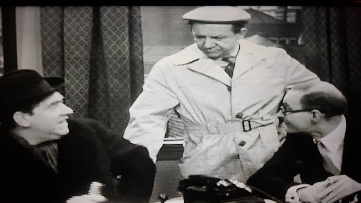 East_Cheam_Lad's tweet photo. Theatre Manager: Who did you say you were exactly?

Sid: This is Tony Hancock

Theatre manager: Oh, you still have the advantage of me, what exactly do you do?

Tony: What exactly do I do? My dear sir, either you are jesting or you're looking for a punch up the hooter! https://t.co/Y4zjzKLdhn