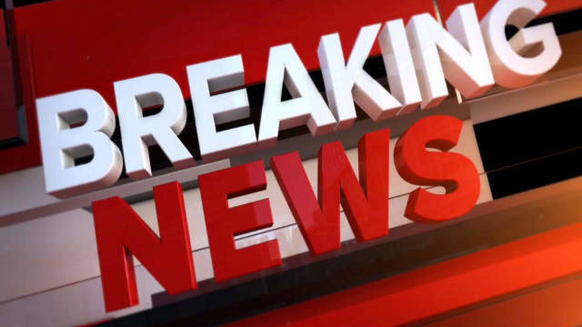 abc15's tweet photo. #BREAKING: Desert Sky Mall evacuated after armed robbery, shots fired: https://t.co/3ebwMCGMhG #abc15 https://t.co/ecyzugKanA