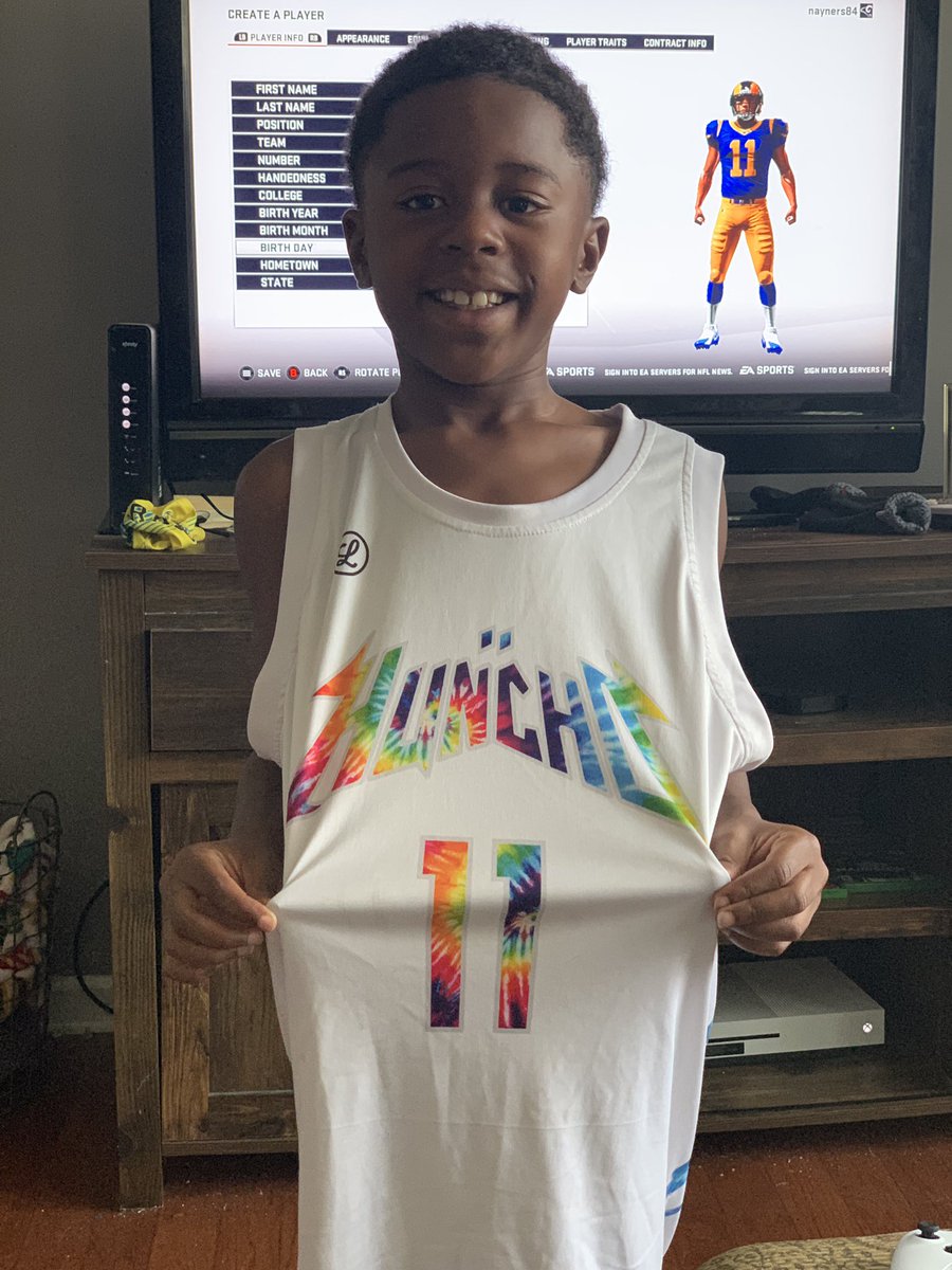 itsreneeamanda's tweet photo. This dude has been rockin his big cousins Huncho jersey all day long. 😭 #TeamYRN https://t.co/MEnPaqEG0J