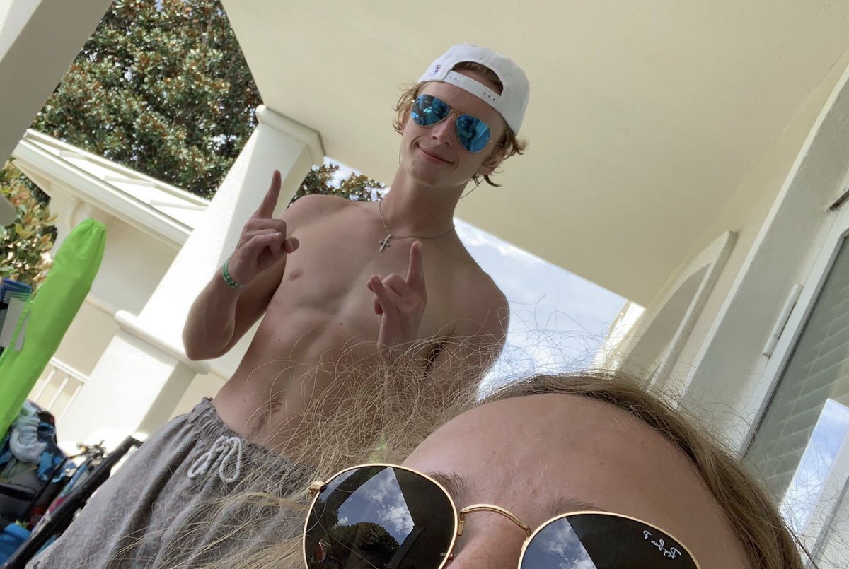 kkrob98's tweet photo. Appreciation post for a sweet boyfriend who willingly drove over a total of 30 hours this summer for us 💛you really carried the team 😂😘 https://t.co/qJXuFM3QJi