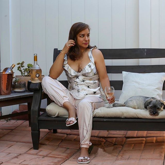 rossanavanoni's tweet photo. Today’s plans: Petflix and chill with a glass (or 2 or 3, well you catch my drift) of my favorite Rosé @miraval #miraval #familleperrin #VanoniStyle #provence
📷 @douglaslagos https://t.co/GlFtjtw6js https://t.co/BKpGMLaMsu