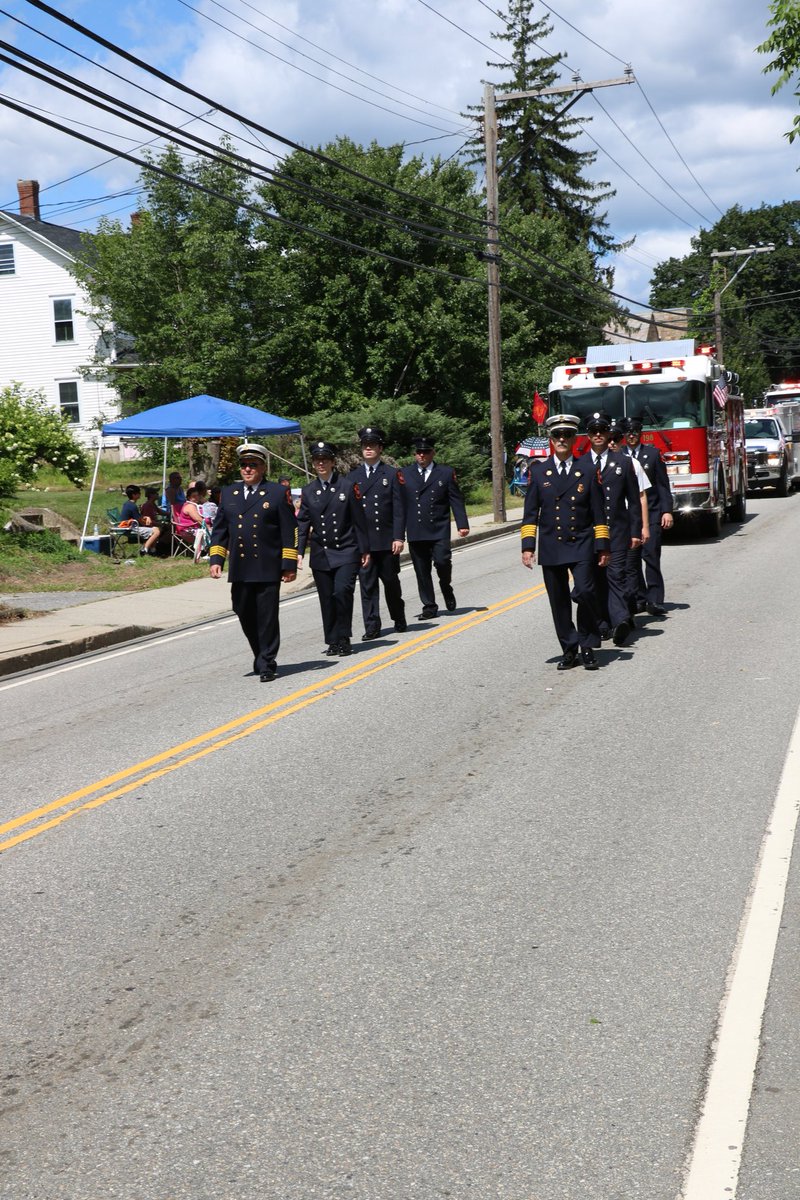 AtwoodFire's tweet photo. Today @AtwoodFire members marched in the nation's only VJ Day parade celebrating the end of WW2. #hometownpride https://t.co/k0vShhPxrI