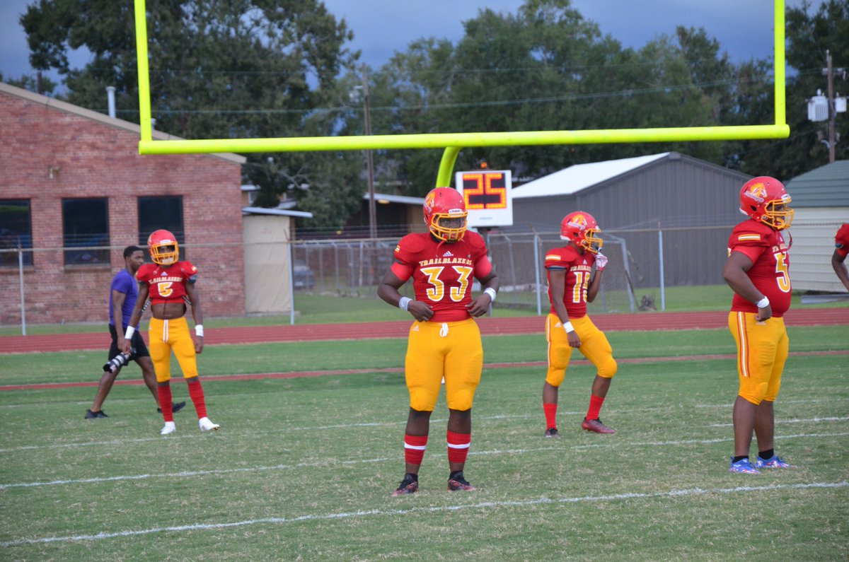 CoachSwerv23's tweet photo. @iamtrehenry it's go time! #lccpfootball #thePrepWay #brotherhood #ringszn https://t.co/CUiOe2LquF