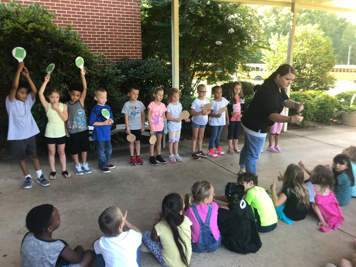 Inspired_Bailey's tweet photo. PBIS Fair @DillardAcademy to refresh our school expectations #Noplacelikehome #BusSafety #PlaygroundReferee #PottyPrincess #DismissalChamp @RCS_NC @LaurynTDuncan https://t.co/ClzCAUxItv