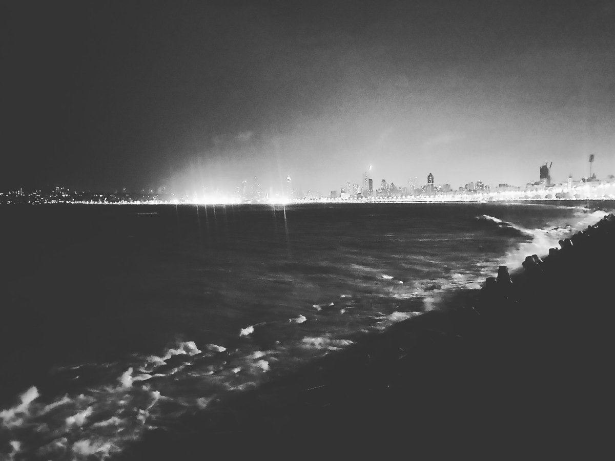 natashakhanna17's tweet image. All Lit Up✨🥰 
Follow me on Instagram - @thesassymillennial17 to know about my interesting food, travel and lifestyle experiences! ♥️
••
#justbombaythings  #bombayvibes  #oneplus6tphotography  #seaside #capture_today  #indiantravelblogger  #clickindiaclick #thesassymillennial