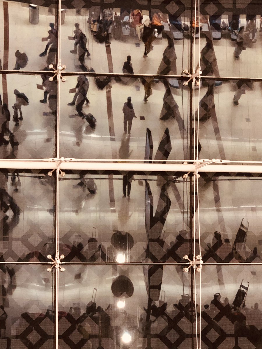 iIakobos's tweet photo. The world reflected in the sky... #CeilingMirror #DubaiAirport #UpsideDown https://t.co/Mg8wYQ9uxM