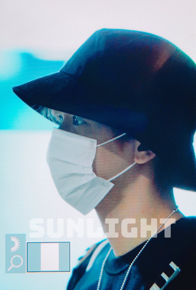 SUNLIGHTforb's tweet photo. 190812 icn #baekhyun #백현 https://t.co/XuG49m8PJS