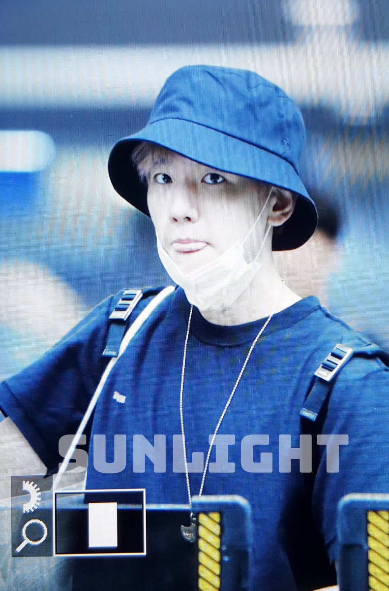 SUNLIGHTforb's tweet photo. 190812 icn #baekhyun #백현 https://t.co/XuG49m8PJS