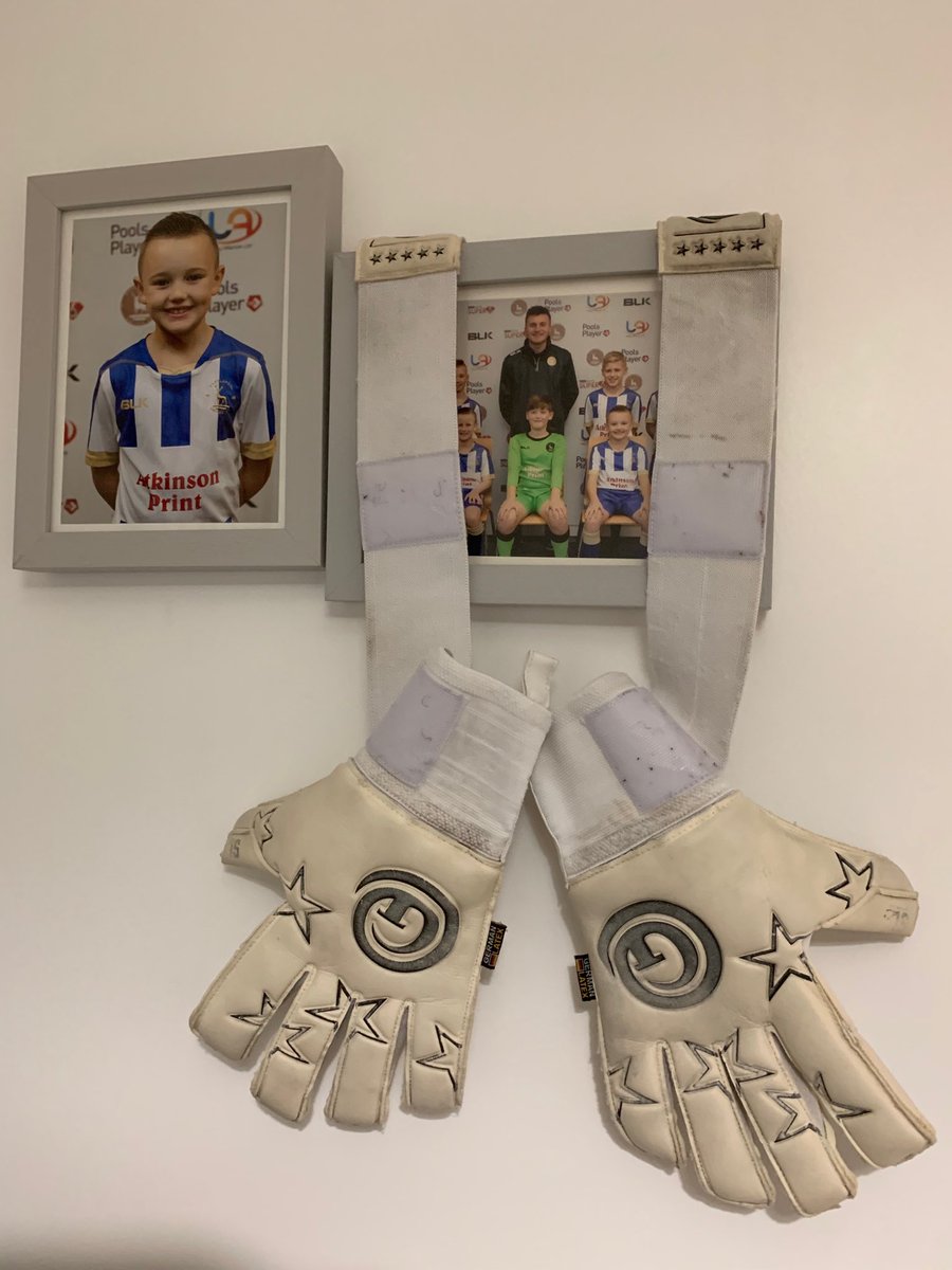 sinatsakis's tweet image. ⁦@S1goalkeeping⁩. Remember giving your gloves last season. Still pride of place. Cheers.